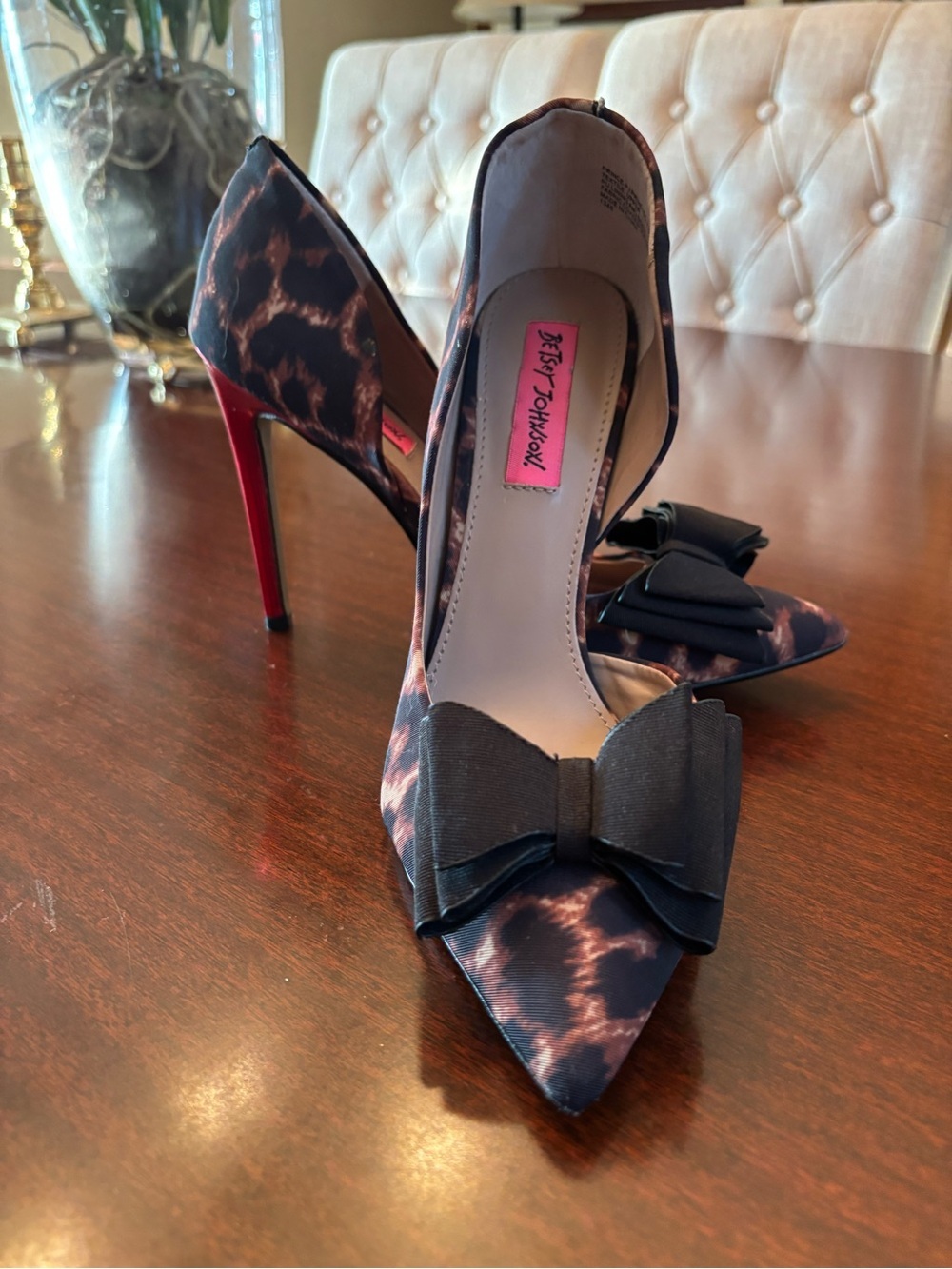Betsey Johnson Leopard Print Pointed Toe Pumps with Black Bow & Red Heel SZ 7.5